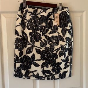 NEW Ann Taylor black and white floral skirt